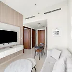 Beautiful Canal View 1-Bedroom Apartment In The Heart Of Business Bay