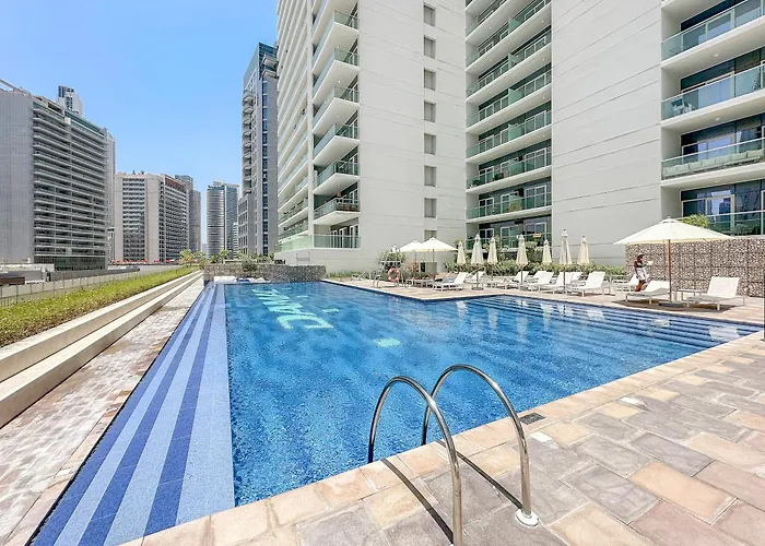 Beautiful Canal View 1-Bedroom Apartment In The Heart Of Business Bay