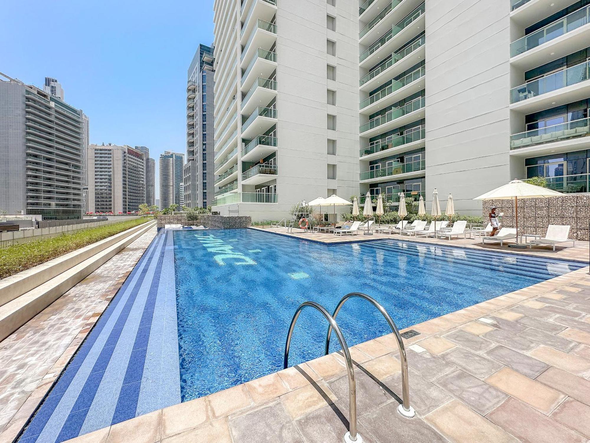 Beautiful Canal View 1-bedroom In The Heart Of Business Bay * Dubai
