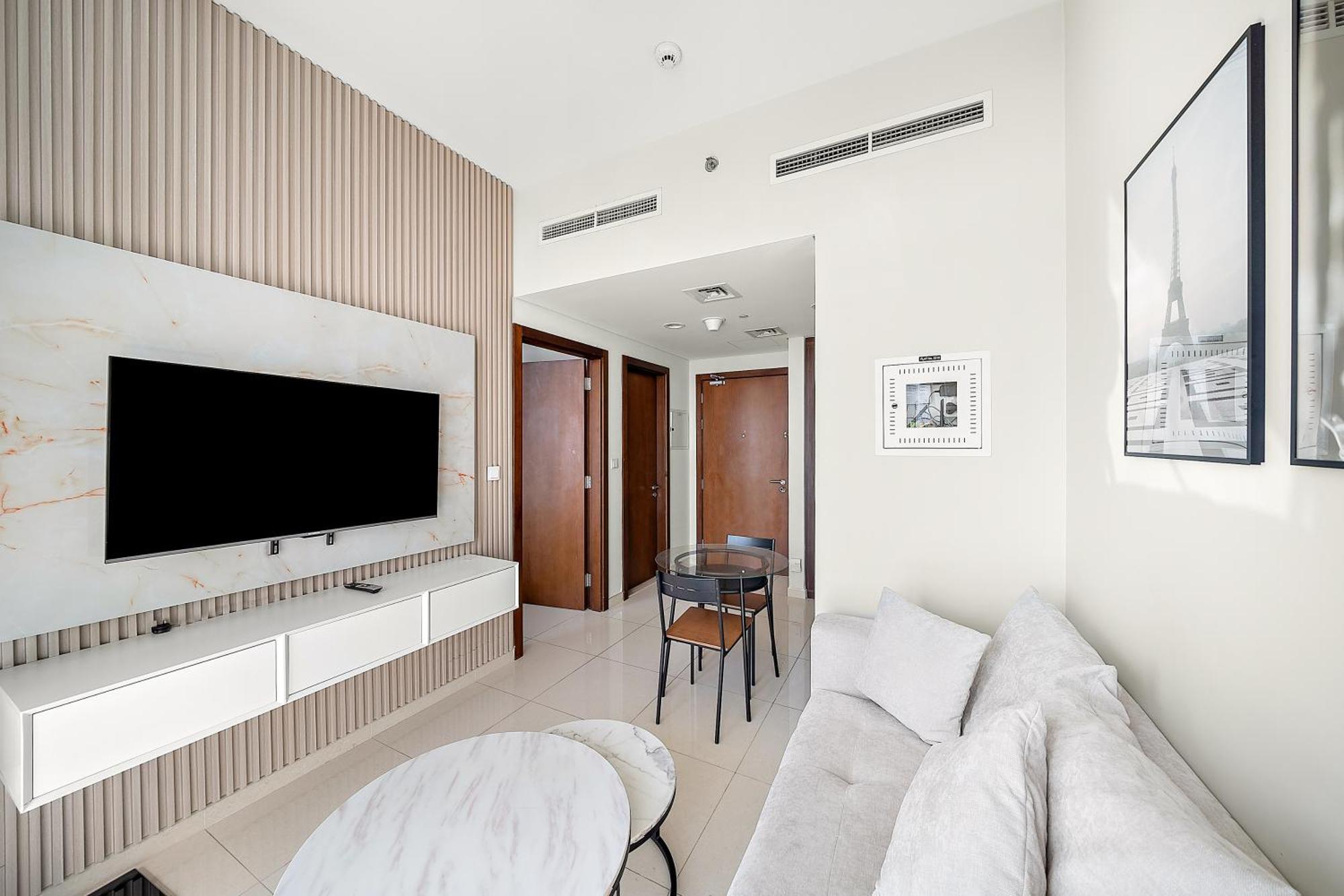 Beautiful Canal View 1-bedroom In The Heart Of Business Bay * Dubai