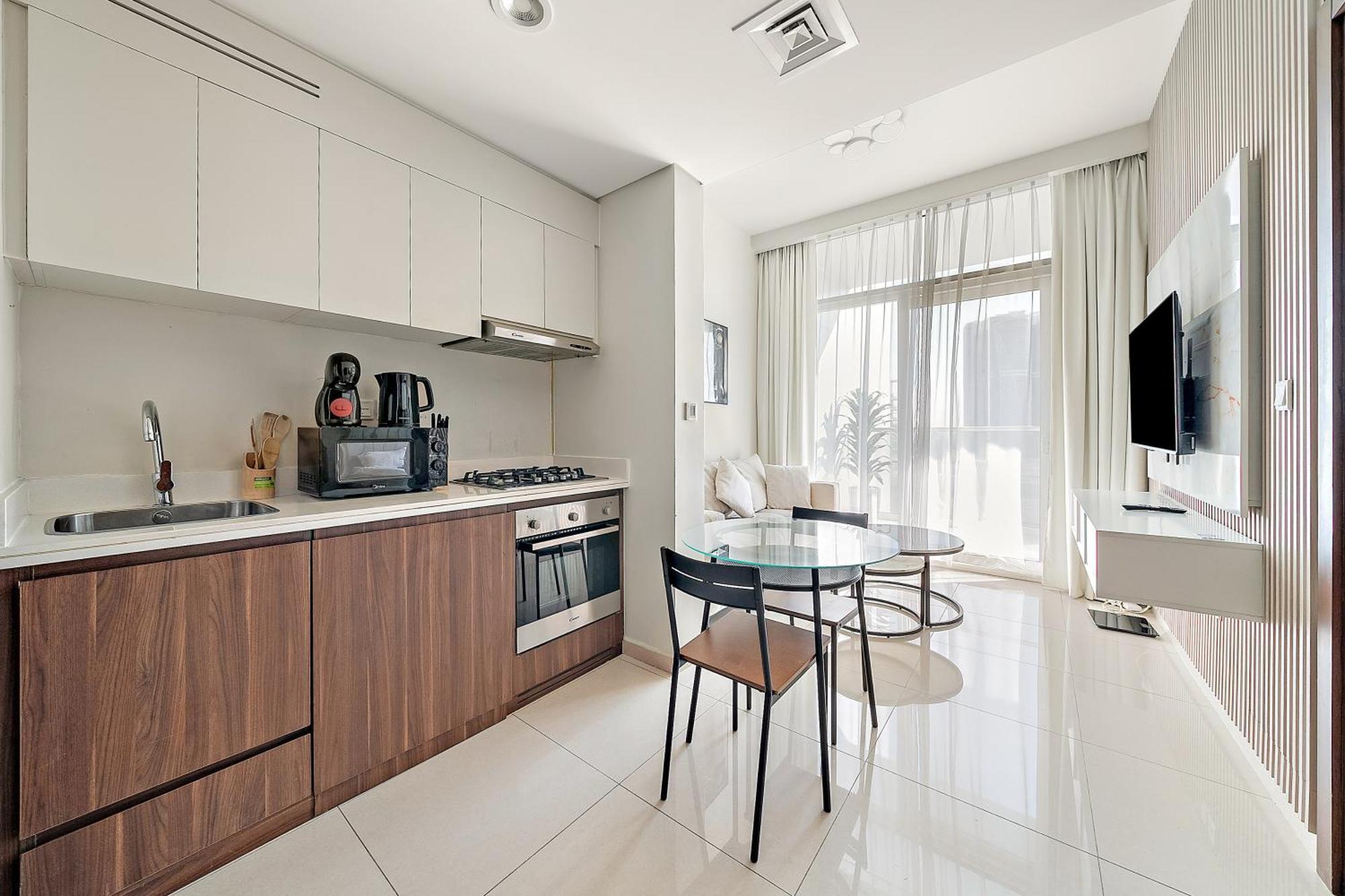 Beautiful Canal View 1-bedroom In The Heart Of Business Bay Apartment *