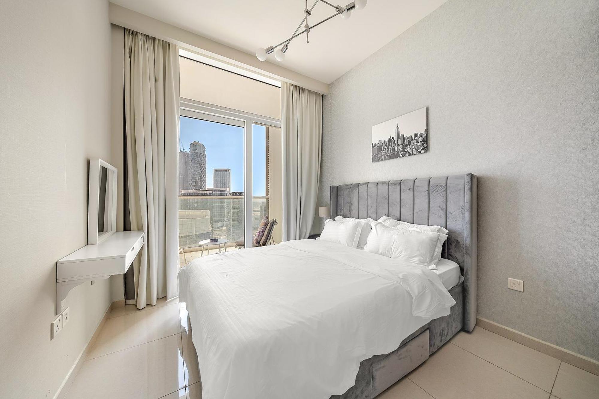 Beautiful Canal View 1-bedroom In The Heart Of Business Bay Apartment *